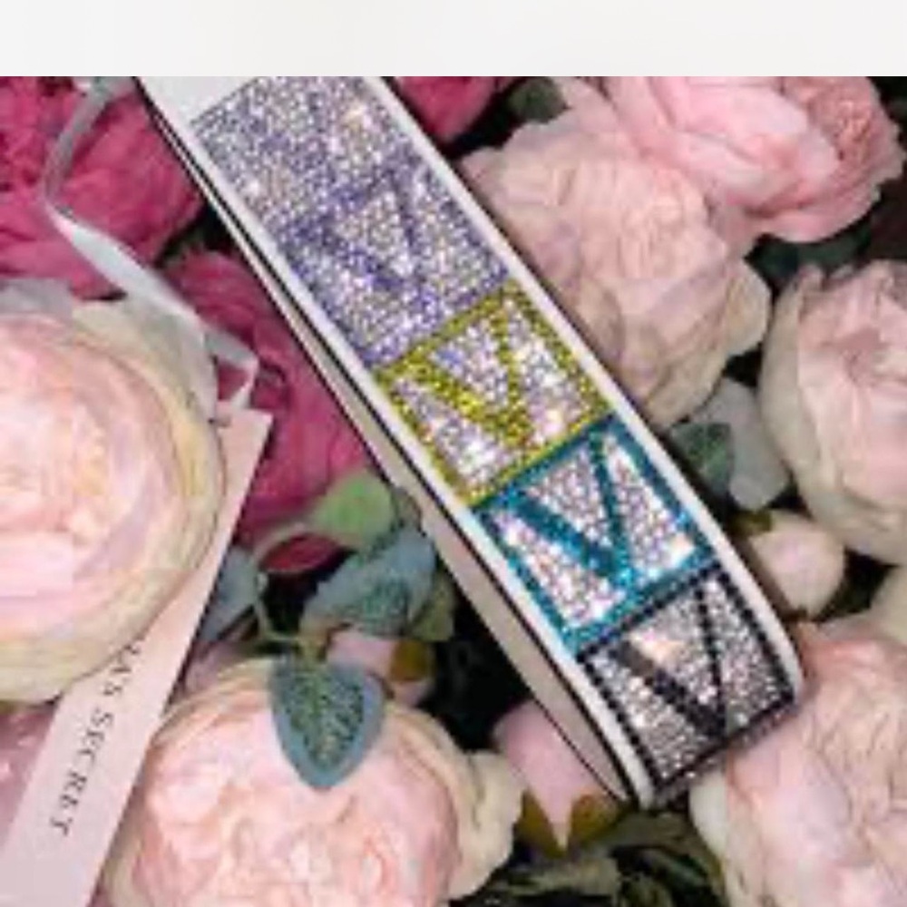 Victoria’s Secret Wristlet Keychain Rhinestones Sparkling NWT - Picture 2 of 3